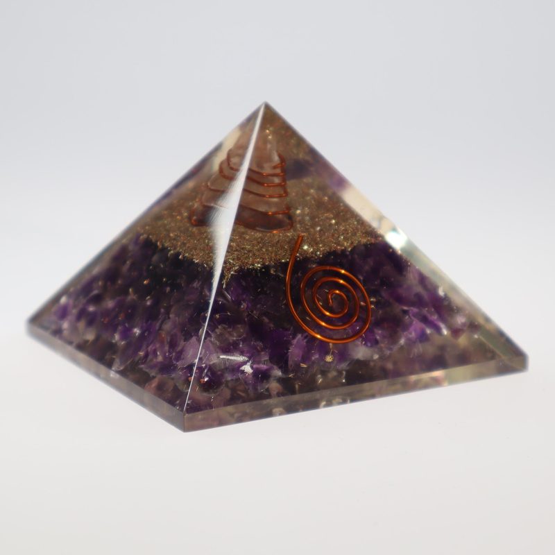 YumNaturals Orgone Pyramid Amethyst 2K72