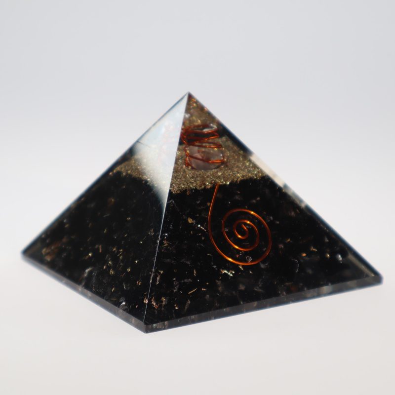 YumNaturals Orgone Pyramid Black tourmaline 2K72